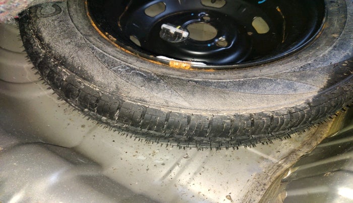 2016 Renault Kwid RXT 0.8, Petrol, Manual, 10,447 km, tyre