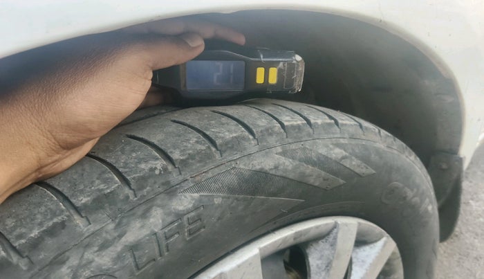 2011 Hyundai i20 MAGNA 1.2, Petrol, Manual, 2,18,440 km, tyre