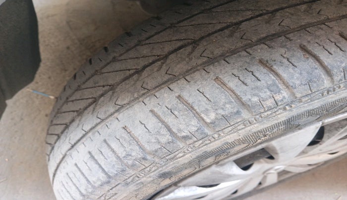 2011 Toyota Etios G, Petrol, Manual, 44,227 km, tyre