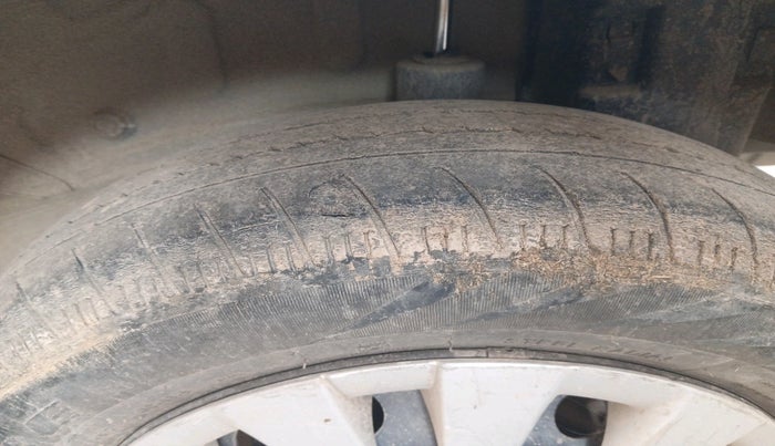 2011 Toyota Etios G, Petrol, Manual, 44,227 km, tyre