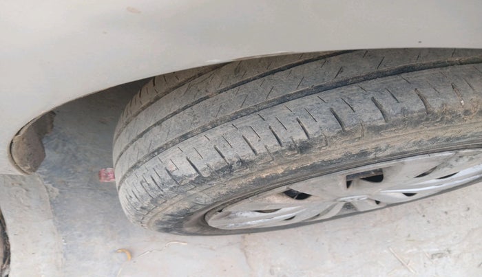 2011 Toyota Etios G, Petrol, Manual, 44,227 km, tyre