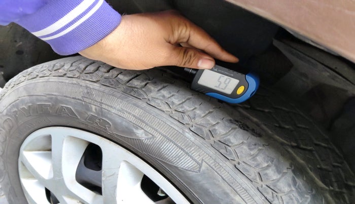 2017 Renault Duster RXE 1.6 PETROL, Petrol, Manual, 49,617 km, tyre