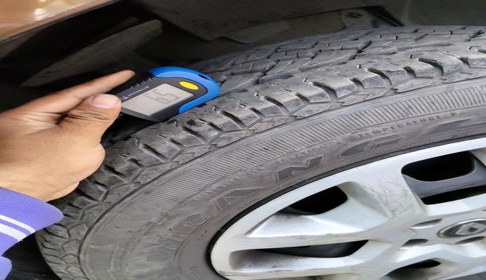 2017 Renault Duster RXE 1.6 PETROL, Petrol, Manual, 49,617 km, tyre