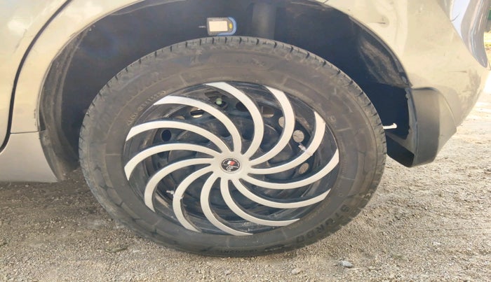 2017 Maruti Baleno DELTA PETROL 1.2, Petrol, Manual, 1,06,605 km, tyre