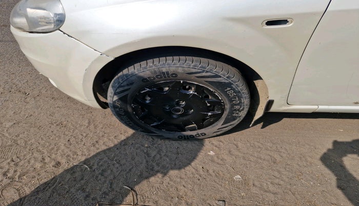 2013 Fiat Grand Punto DYNAMIC 1.3, Diesel, Manual, 1,02,061 km, tyre