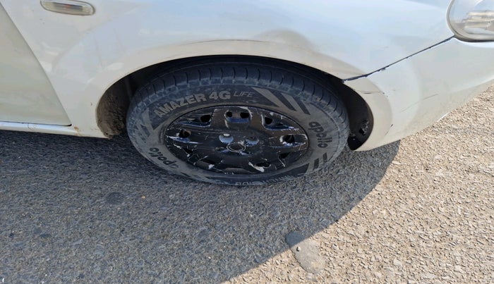 2013 Fiat Grand Punto DYNAMIC 1.3, Diesel, Manual, 1,02,061 km, tyre