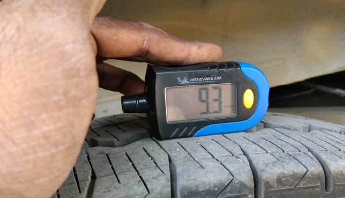 2014 Mahindra Bolero ZLX BS IV, Diesel, Manual, 1,07,075 km, tyre