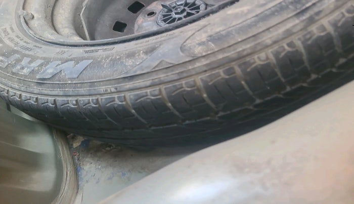 2011 Chevrolet Spark LS 1.0, Petrol, Manual, 32,981 km, tyre