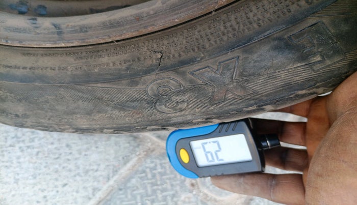 2013 Maruti Wagon R 1.0 VXI, CNG, Manual, 1,96,891 km, tyre