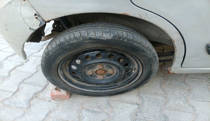 2013 Maruti Wagon R 1.0 VXI, CNG, Manual, 1,96,891 km, tyre