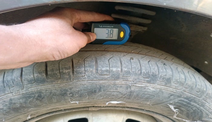 2011 Maruti Eeco 5 STR WITH A/C+HTR, Petrol, Manual, 87,584 km, tyre