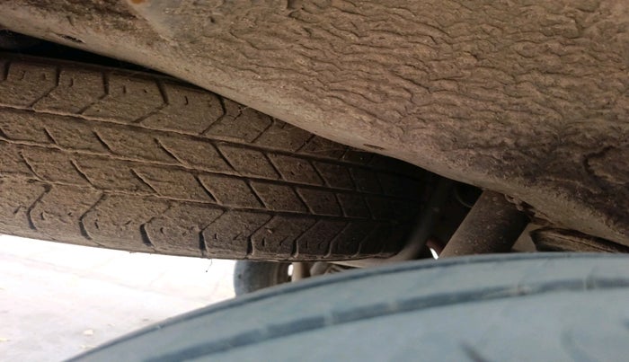 2011 Maruti Eeco 5 STR WITH A/C+HTR, Petrol, Manual, 87,584 km, tyre