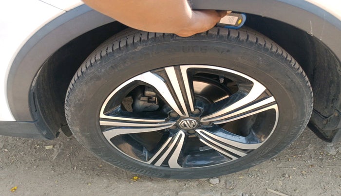 2021 MG ASTOR SHARP 1.5 MT, Petrol, Manual, 30,566 km, tyre