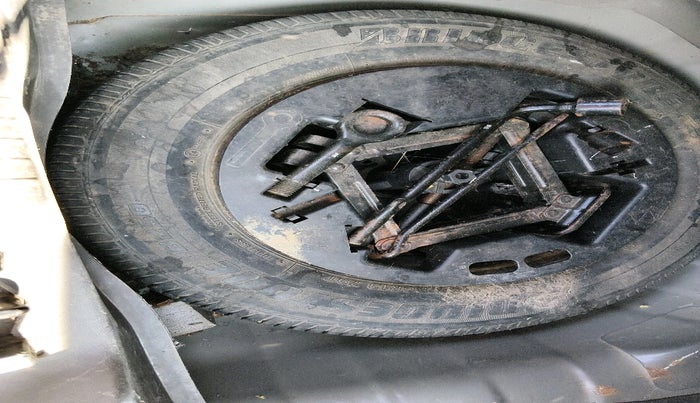 2011 Hyundai i10 SPORTZ 1.2, Petrol, Manual, 2,18,255 km, tyre