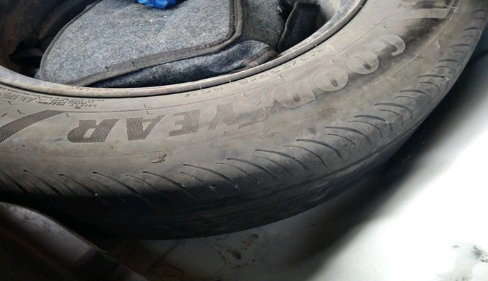 2020 KIA SONET HTX 1.5, Diesel, Manual, 1,56,403 km, tyre