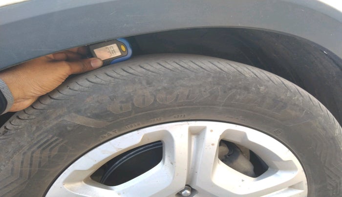 2020 KIA SONET HTX 1.5, Diesel, Manual, 1,56,403 km, tyre