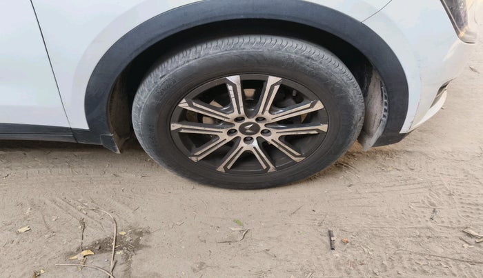 2021 Mahindra XUV700 AX 7 P AT 7 STR, Petrol, Automatic, 35,156 km, tyre