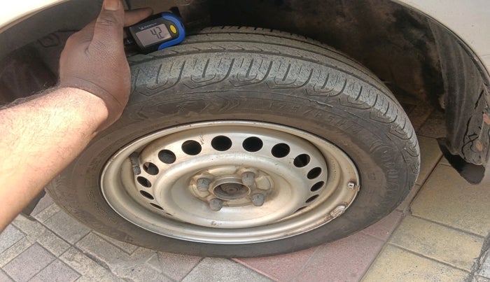 2015 Honda Brio E MT, Petrol, Manual, 54,572 km, tyre