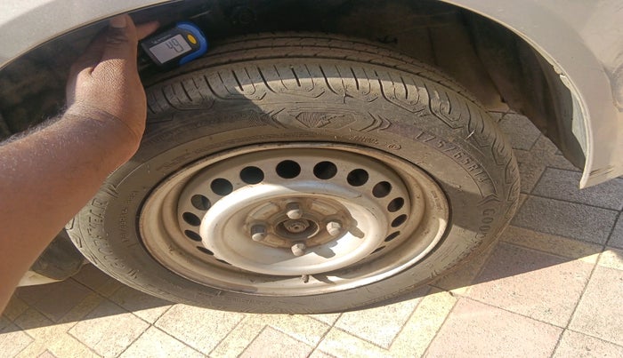 2015 Honda Brio E MT, Petrol, Manual, 54,572 km, tyre