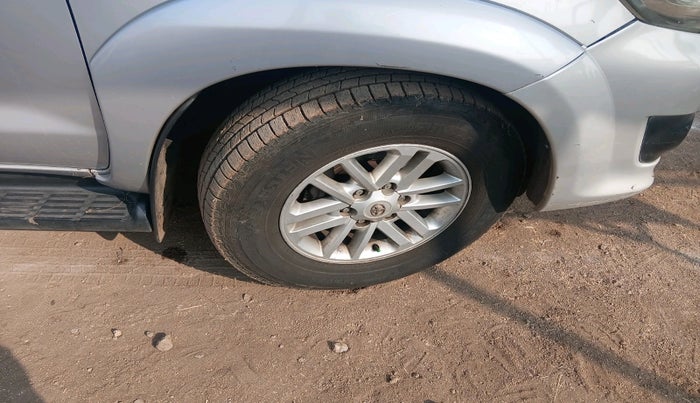 2012 Toyota Fortuner 3.0 4X2 AT, Diesel, Automatic, 3,94,702 km, tyre