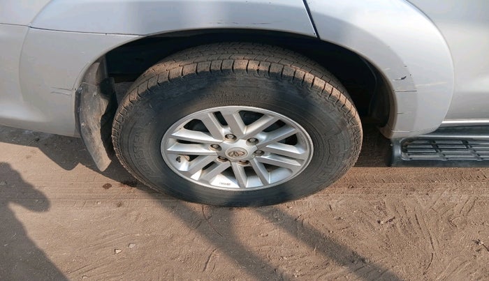 2012 Toyota Fortuner 3.0 4X2 AT, Diesel, Automatic, 3,94,702 km, tyre