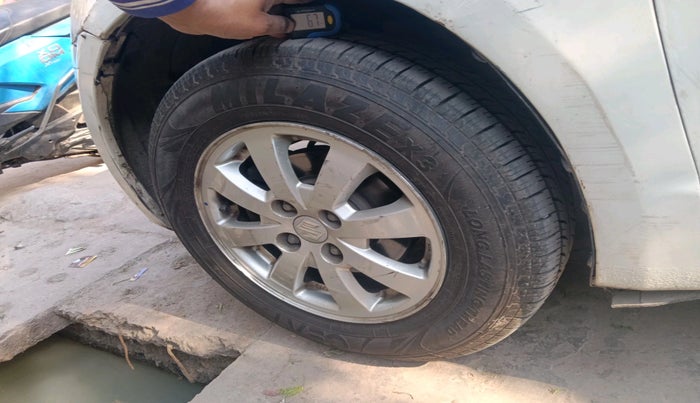 2011 Maruti Swift ZXI, Petrol, Manual, 1,14,819 km, tyre