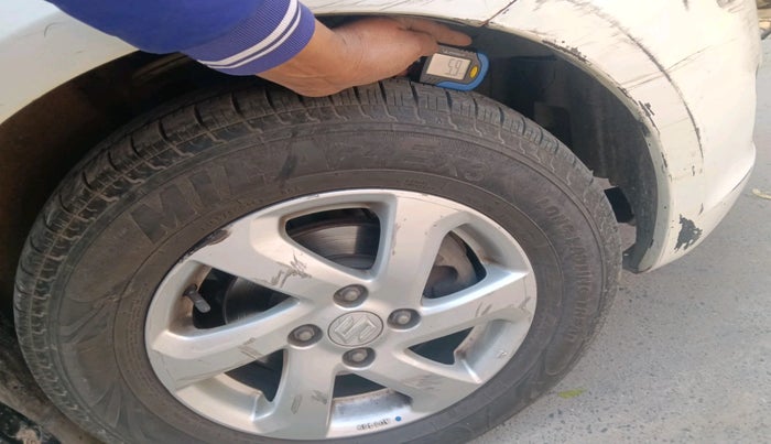 2011 Maruti Swift ZXI, Petrol, Manual, 1,14,819 km, tyre