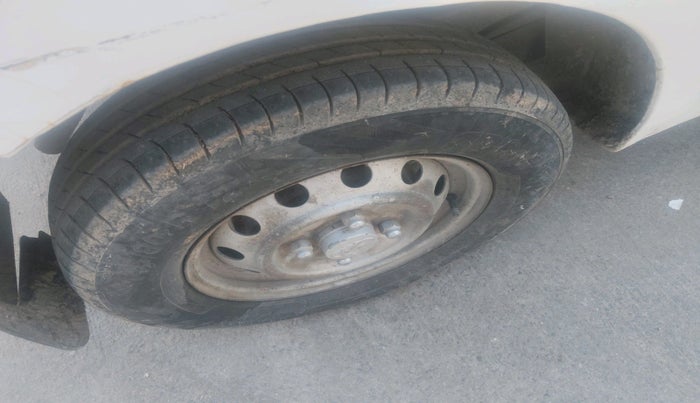 2013 Hyundai Eon D-LITE+, Petrol, Manual, 63,298 km, tyre