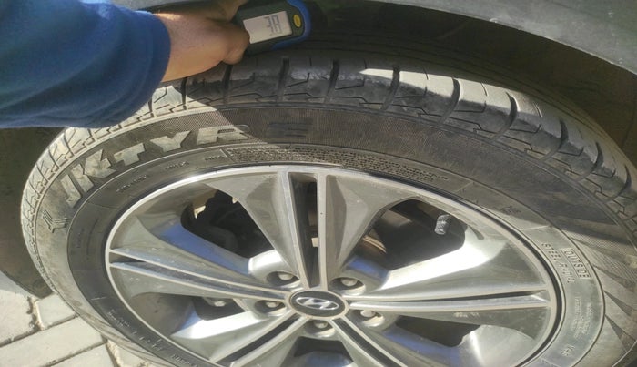 2016 Hyundai Creta SX PLUS AT 1.6 DIESEL, Diesel, Automatic, 1,12,872 km, tyre