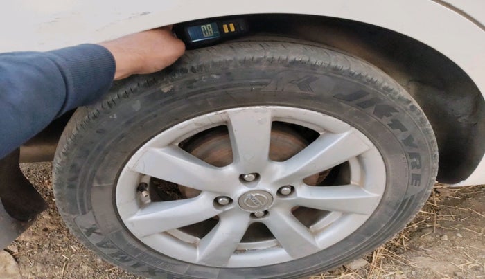 2012 Nissan Sunny XV DIESEL, Diesel, Manual, 1,65,879 km, tyre