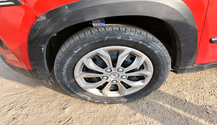 2018 Mahindra KUV 100 NXT K4+ P 6 STR, Petrol, Manual, 78,402 km, tyre