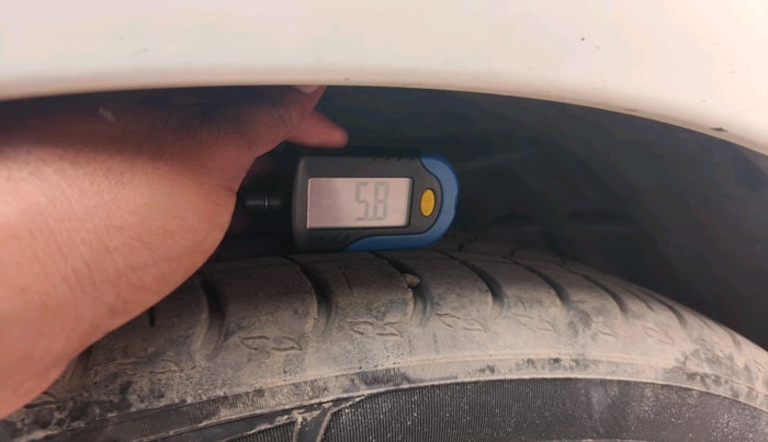 2018 Ford Ecosport TITANIUM 1.5L SIGNATURE EDITION (SUNROOF) DIESEL, Diesel, Manual, 1,01,181 km, tyre