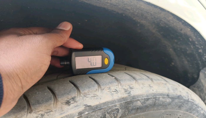 2018 Ford Ecosport TITANIUM 1.5L SIGNATURE EDITION (SUNROOF) DIESEL, Diesel, Manual, 1,01,181 km, tyre