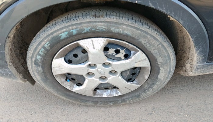 2021 Mahindra XUV300 W6 1.5 Sunroof Diesel, Diesel, Manual, 1,17,667 km, tyre