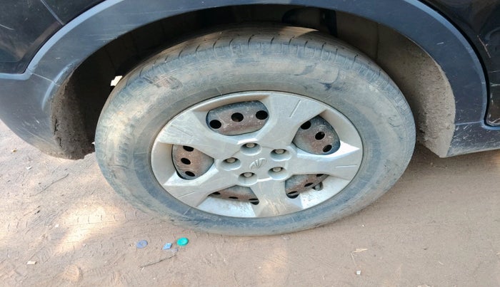 2021 Mahindra XUV300 W6 1.5 Sunroof Diesel, Diesel, Manual, 1,17,667 km, tyre