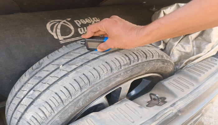 2020 Tata ALTROZ XZ PETROL, Petrol, Manual, 81,992 km, tyre