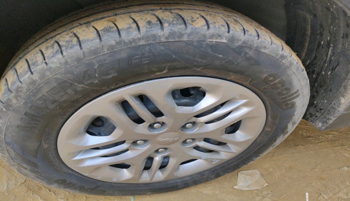 2023 KIA CARENS PREMIUM 1.5 PETROL 7 STR, Petrol, Manual, 79,759 km, tyre