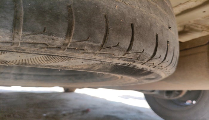 2023 KIA CARENS PREMIUM 1.5 PETROL 7 STR, Petrol, Manual, 79,759 km, tyre