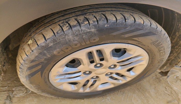 2023 KIA CARENS PREMIUM 1.5 PETROL 7 STR, Petrol, Manual, 79,759 km, tyre