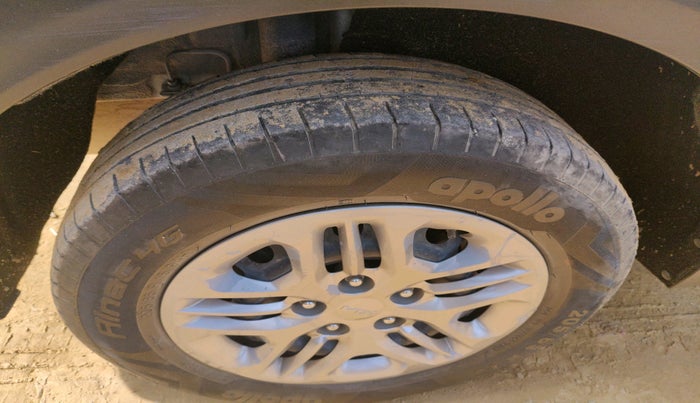 2023 KIA CARENS PREMIUM 1.5 PETROL 7 STR, Petrol, Manual, 79,759 km, tyre