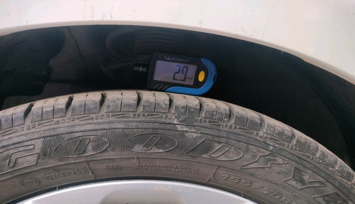 2017 Hyundai Eon MAGNA +, Petrol, Manual, 19,963 km, tyre