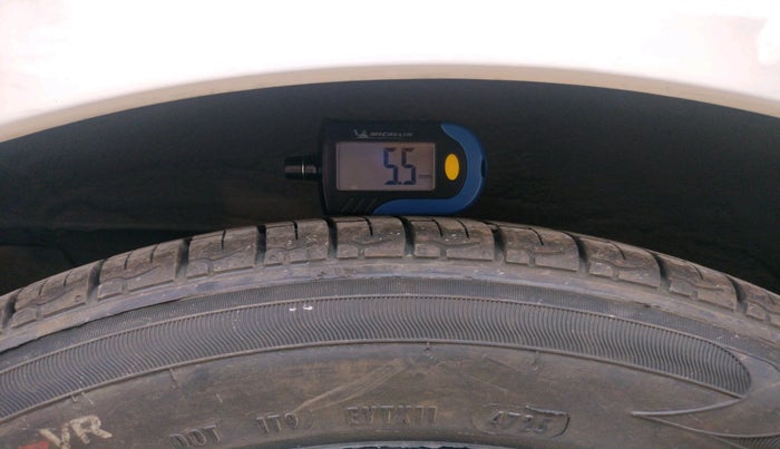 2017 Hyundai Eon MAGNA +, Petrol, Manual, 19,963 km, tyre