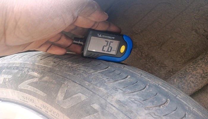 2015 Maruti Celerio VXI CNG, Petrol, Manual, 1,43,795 km, tyre