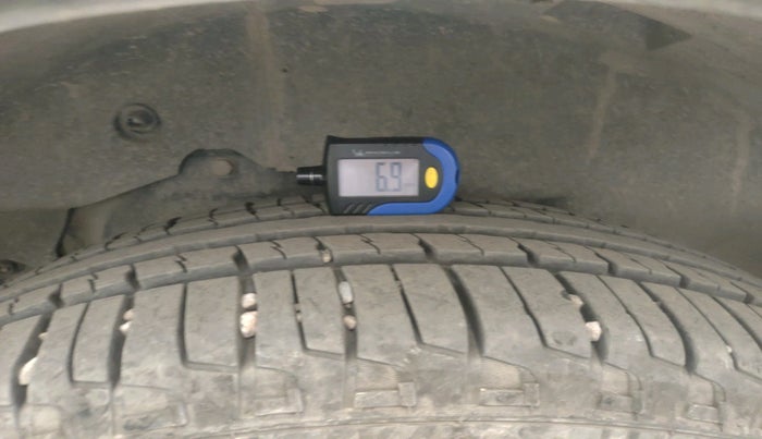 2016 Mahindra XUV500 W6 AT, Diesel, Automatic, 57,422 km, tyre