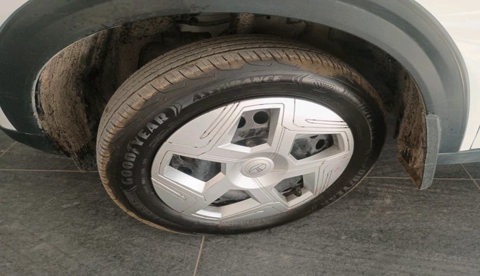 2024 Tata NEXON Smart Plus 1.2 Revotron 6 AMT, Petrol, Automatic, 12,258 km, tyre