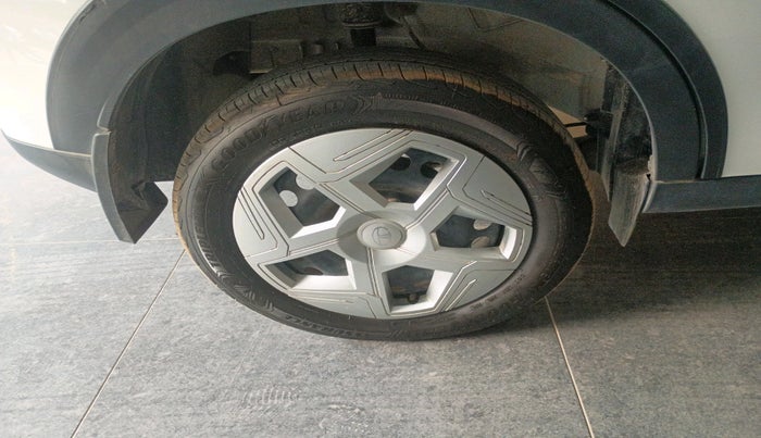 2024 Tata NEXON Smart Plus 1.2 Revotron 6 AMT, Petrol, Automatic, 12,258 km, tyre