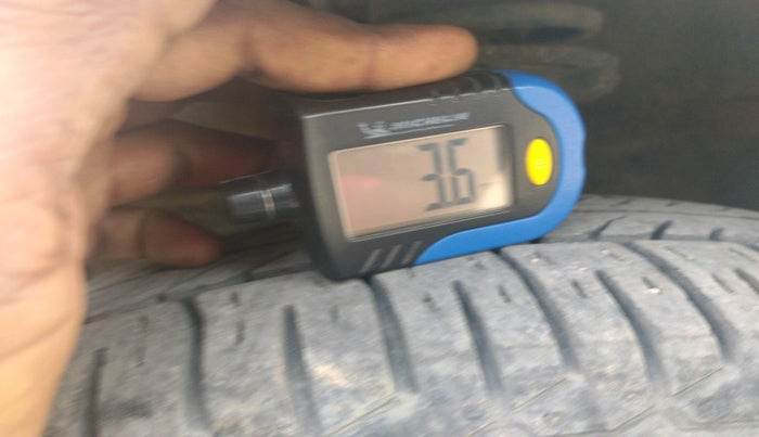 2015 Maruti Swift VDI, Diesel, Manual, 1,96,357 km, tyre