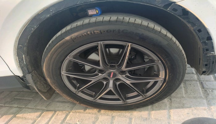 2018 Volkswagen TIGUAN HIGHLINE TDI AT, Diesel, Automatic, 1,11,627 km, tyre