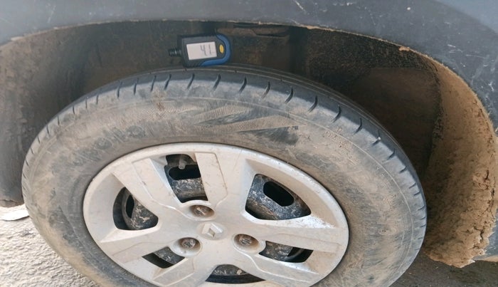 2016 Renault Kwid RXT 0.8, Petrol, Manual, 66,743 km, tyre