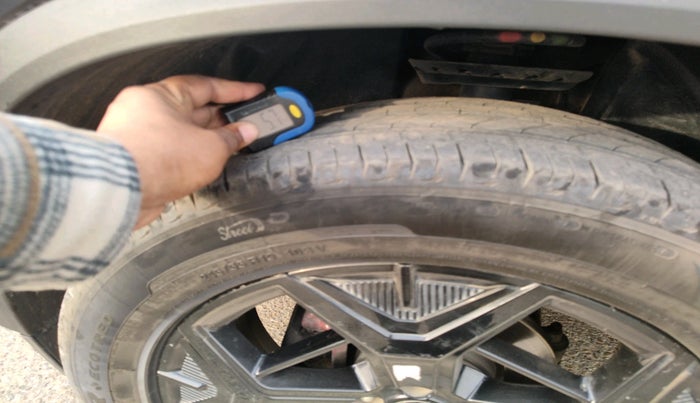 2024 Tata Harrier FEARLESS DARK EDITION AT, Diesel, Automatic, 44,993 km, tyre